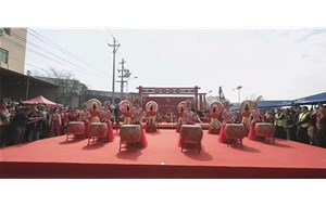 塑鑫旺?福建塑鑫旺新能源有限公司2025年開(kāi)年大作！足球紋PP塑料舞臺(tái)板震撼登場(chǎng)！